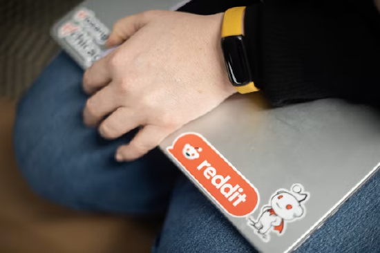 AI重塑营销搜索格局之际	，Reddit竭力维持自身本色